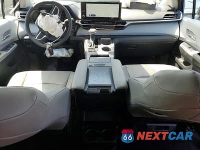 Zdjęcie 8 z 13 samochodu: 2026 TOYOTA SIENNA XLE 8-PASSENGER VIN:5TDYRKEC1TS294176 - miniatura
