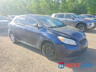 Czwarte zdjęcie samochodu z boku: 2009 TOYOTA MATRIX BASE VIN:2T1KU40E09C091659 - miniatura