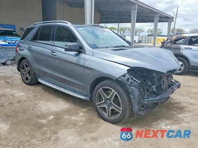Czwarte zdjęcie samochodu z boku: 2017 MERCEDES-BENZ GLE 43 AMG VIN:4JGDA6EB5HA980144 - miniatura