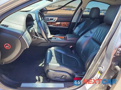 Zdjęcie 7 z 12 samochodu: 2014 JAGUAR XF VIN:SAJWA0ES8EPU09283 - miniatura