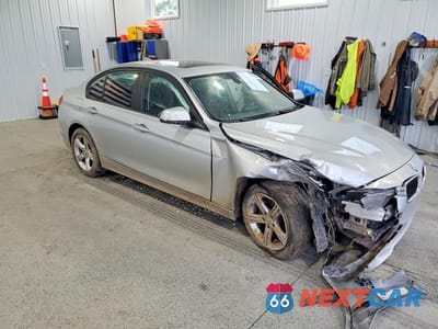 Czwarte zdjęcie samochodu z boku: 2015 BMW 320 I XDRIVE VIN:WBA3C3G50FNS75092 - miniatura