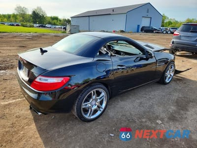 Trzecie zdjęcie samochodu z tyłu: 2013 MERCEDES-BENZ SLK 250 VIN:WDDPK4HA2DF055202 - miniatura