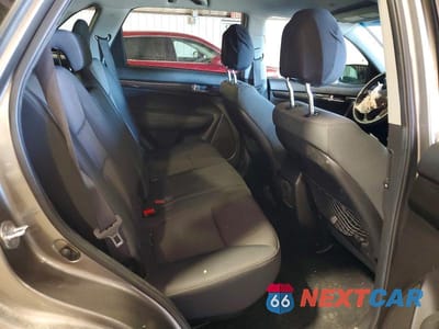 Zdjęcie 11 z 13 samochodu: 2011 KIA SORENTO LX VIN:5XYKT4A1XBG065580 - miniatura