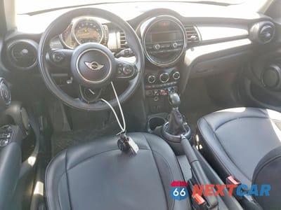 Zdjęcie 8 z 12 samochodu: 2016 MINI COOPER VIN:WMWXU1C5XG2D09926 - miniatura
