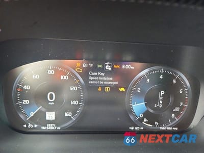 Zdjęcie 9 z 13 samochodu: 2021 VOLVO XC60 T6 MOMENTUM VIN:YV4A22RK6M1722651 - miniatura