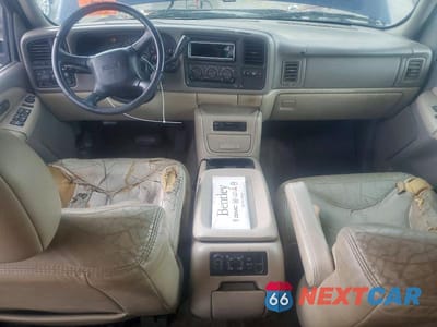 Zdjęcie 8 z 13 samochodu: 2002 GMC YUKON XL C1500 VIN:3GKEC16Z12G336431 - miniatura
