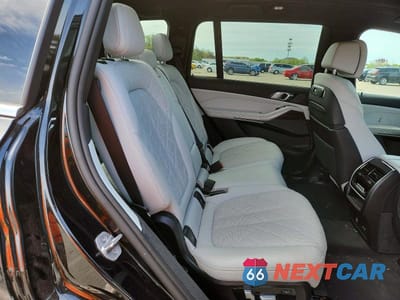 Zdjęcie 11 z 13 samochodu: 2025 BMW X7 XDRIVE40I VIN:5UX23EM09S9Z32573 - miniatura