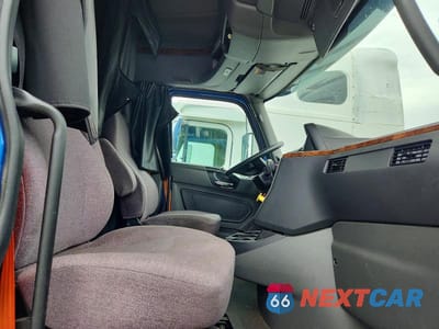 Piąte zdjęcie samochodu w środku: 2022 INTERNATIONAL LT625 SEMI TRUCK VIN:3HSDZAPR4NN300163 - miniatura