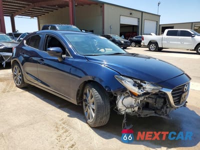 Czwarte zdjęcie samochodu z boku: 2018 MAZDA 3 TOURING VIN:3MZBN1L34JM272777 - miniatura