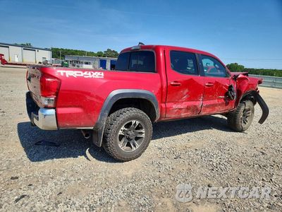 Trzecie zdjęcie samochodu z tyłu: 2016 TOYOTA TACOMA TRD OFF-ROAD VIN:5TFCZ5AN5GX017713 - miniatura