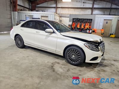 Czwarte zdjęcie samochodu z boku: 2015 MERCEDES-BENZ C 300 4MATIC VIN:55SWF4KB4FU073024 - miniatura