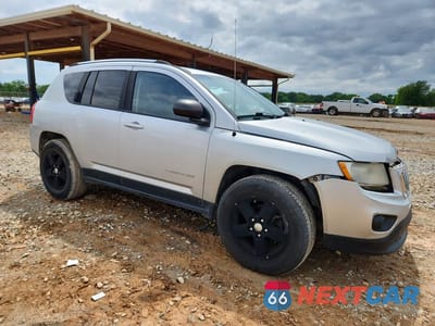 Czwarte zdjęcie samochodu z boku: 2012 JEEP COMPASS VIN:1C4NJCBA3CD665689 - miniatura