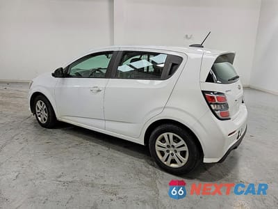 Drugie zdjęcie samochodu z przodu: 2019 CHEVROLET SONIC VIN:1G1JG6SB5K4122357 - miniatura