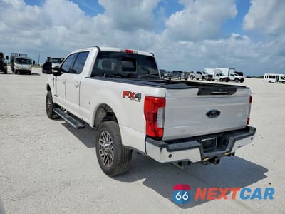 Trzecie zdjęcie samochodu z tyłu: 2019 FORD F350 SUPER DUTY VIN:1FT8W3BT3KEE18472 - miniatura