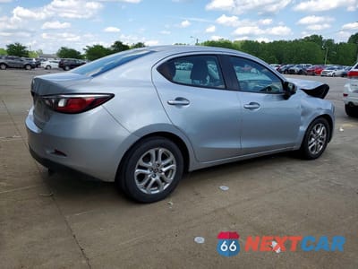 Trzecie zdjęcie samochodu z tyłu: 2018 TOYOTA YARIS IA BASE VIN:3MYDLBYV7JY304715 - miniatura