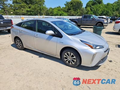 Czwarte zdjęcie samochodu z boku: 2019 TOYOTA PRIUS XLE AWD-E VIN:JTDL9RFU1K3000866 - miniatura