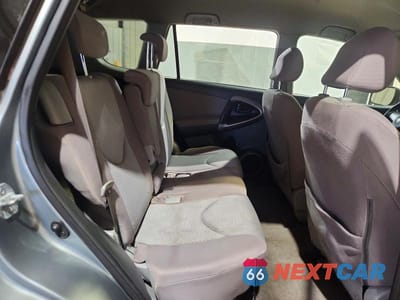 Zdjęcie 11 z 13 samochodu: 2006 TOYOTA RAV4 BASE VIN:JTMBD33V666014612 - miniatura