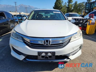 Piąte zdjęcie samochodu w środku: 2017 HONDA ACCORD LX VIN:1HGCR2F39HA104221 - miniatura