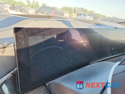 Zdjęcie 9 z 12 samochodu: 2025 BMW X6 XDRIVE40I VIN:5UX33EX09S9X77510 - miniatura