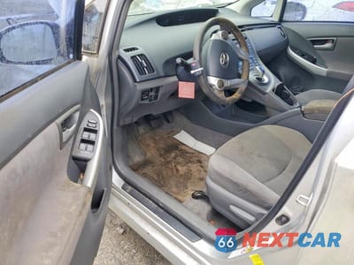 Zdjęcie 8 z 12 samochodu: 2011 TOYOTA PRIUS THREE VIN:JTDKN3DU8B1421454 - miniatura