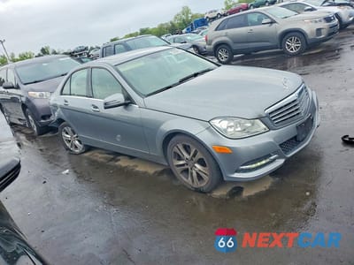 Czwarte zdjęcie samochodu z boku: 2014 MERCEDES-BENZ C 300 4MATIC VIN:WDDGF8ABXEA955732 - miniatura