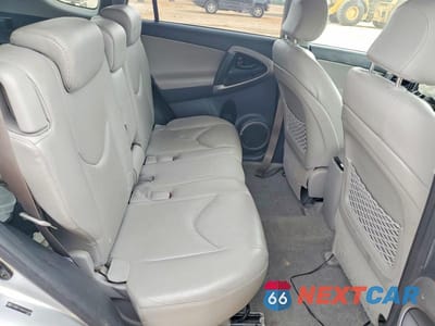 Zdjęcie 11 z 13 samochodu: 2006 TOYOTA RAV4 LIMITED VIN:JTMBD31V865010408 - miniatura