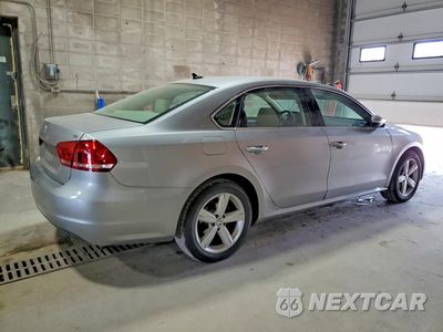 Trzecie zdjęcie samochodu z tyłu: 2013 VOLKSWAGEN PASSAT SE VIN:1VWBP7A31DC131347 - miniatura