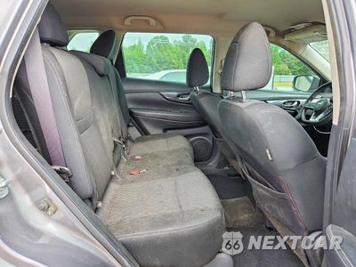 Zdjęcie 6 z 10 samochodu: 2017 NISSAN ROGUE S VIN:KNMAT2MV1HP519316 - miniatura