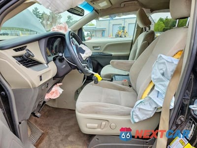 Zdjęcie 7 z 13 samochodu: 2017 TOYOTA SIENNA LE VIN:5TDKZ3DC9HS797832 - miniatura