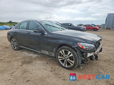 Czwarte zdjęcie samochodu z boku: 2019 MERCEDES-BENZ C 300 4MATIC VIN:WDDWF8EB4KR483739 - miniatura