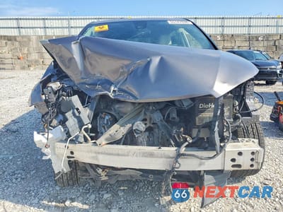 Piąte zdjęcie samochodu w środku: 2019 TOYOTA HIGHLANDER LE VIN:5TDZARFH4KS044573 - miniatura