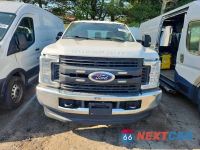 Piąte zdjęcie samochodu w środku: 2018 FORD F-250 VIN:1FT7W2B66JEB02952 - miniatura