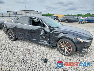 Czwarte zdjęcie samochodu z boku: 2018 VOLVO S90 T6 MOMENTUM VIN:LVY992MK3JP037811 - miniatura
