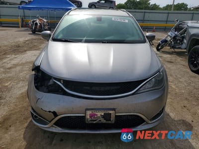 Piąte zdjęcie samochodu w środku: 2018 CHRYSLER PACIFICA TOURING L VIN:2C4RC1BG4JR163322 - miniatura