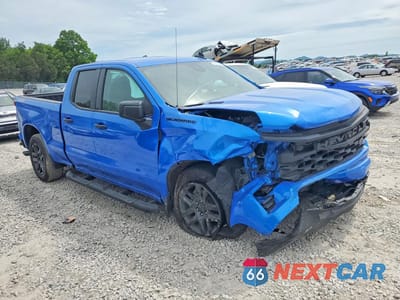 Czwarte zdjęcie samochodu z boku: 2026 CHEVROLET SILVERADO K1500 CUSTOM VIN:1GCRKBEK7TZ134799 - miniatura