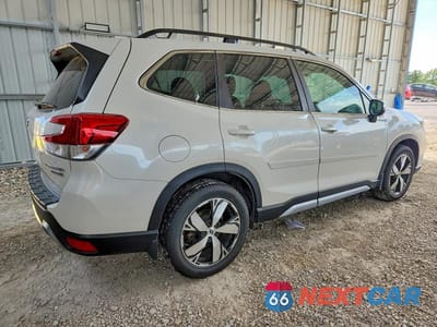 Trzecie zdjęcie samochodu z tyłu: 2021 SUBARU FORESTER TOURING VIN:JF2SKAXC6MH518874 - miniatura