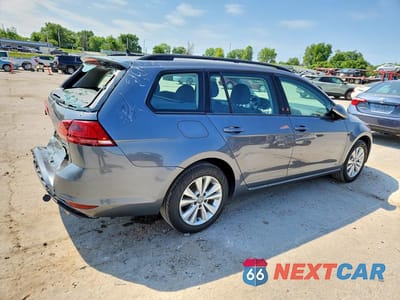 Trzecie zdjęcie samochodu z tyłu: 2017 VOLKSWAGEN GOLF SPORTWAGEN S VIN:3VW017AU8HM507676 - miniatura