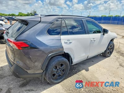 Trzecie zdjęcie samochodu z tyłu: 2025 TOYOTA RAV4 VIN:2T3A1RFV5SW540712 - miniatura
