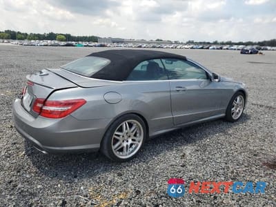 Trzecie zdjęcie samochodu z tyłu: 2011 MERCEDES-BENZ E 550 VIN:WDDKK7CF6BF081233 - miniatura