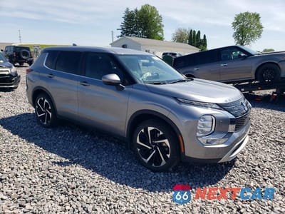Czwarte zdjęcie samochodu z boku: 2023 MITSUBISHI OUTLANDER SE VIN:JA4J4UA86PZ039955 - miniatura