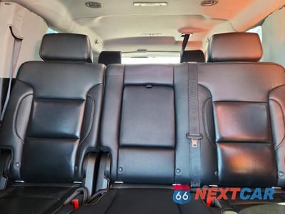 Zdjęcie 10 z 13 samochodu: 2020 CHEV SUBURBAN C1500 LT VIN:1GNSCHKC1LR301602 - miniatura