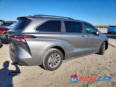 Trzecie zdjęcie samochodu z tyłu: 2026 TOYOTA SIENNA XLE 8-PASSENGER VIN:5TDYRKEC7TS291587 - miniatura