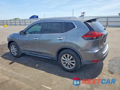 Drugie zdjęcie samochodu z przodu: 2018 NISSAN ROGUE SV VIN:5N1AT2MT5JC701110 - miniatura