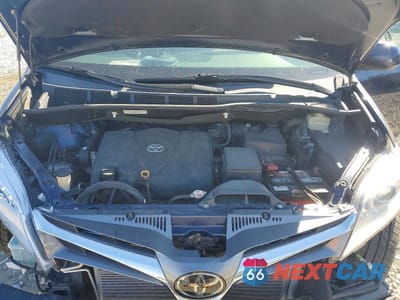 Zdjęcie 12 z 13 samochodu: 2018 TOYOTA SIENNA XLE 8-PASSENGER VIN:5TDYZ3DC0JS914357 - miniatura