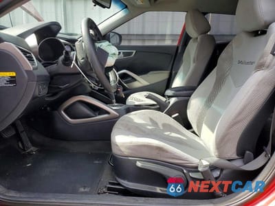 Zdjęcie 7 z 12 samochodu: 2012 HYUNDAI VELOSTER BASE VIN:KMHTC6AD8CU029828 - miniatura