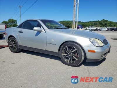 Czwarte zdjęcie samochodu z boku: 1998 MERCEDES-BENZ SLK 230 KOMPRESSOR VIN:WDBKK47F4WF062798 - miniatura