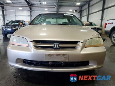 Piąte zdjęcie samochodu w środku: 2000 HONDA ACCORD EX VIN:1HGCG165XYA018773 - miniatura