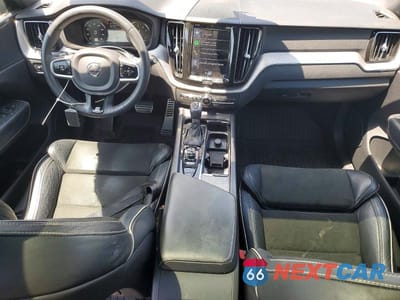 Zdjęcie 8 z 13 samochodu: 2018 VOLVO XC60 T5 R-DESIGN VIN:YV4102RM6J1023927 - miniatura