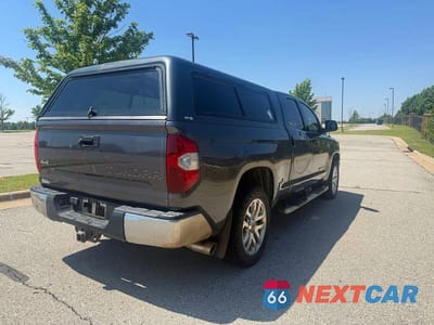 Czwarte zdjęcie samochodu z boku: 2019 TOYOTA TUNDRA SR5 VIN:5TFUW5F16KX785101 - miniatura
