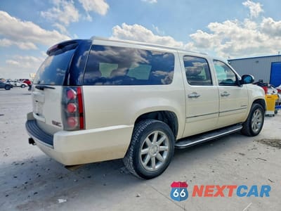 Trzecie zdjęcie samochodu z tyłu: 2013 GMC YUKON XL DENALI VIN:1GKS2MEF6DR367885 - miniatura